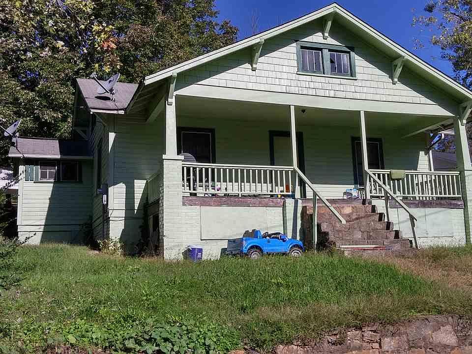 2nd image of 1102 Regal Pl NW