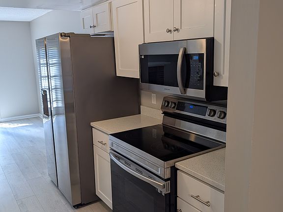 4th image of 1939 Darnell Dr #1