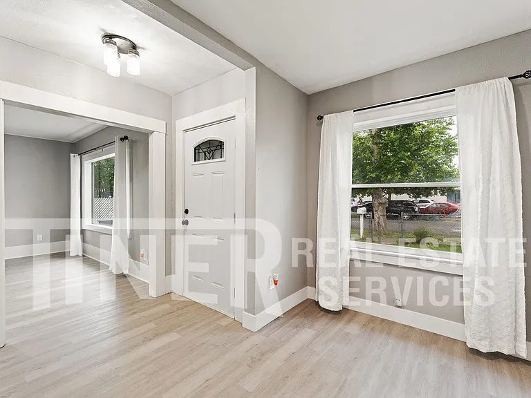 348 B St — Photo 3