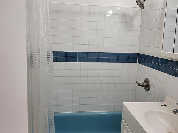 2nd image of 1752 Bartow Ave #2