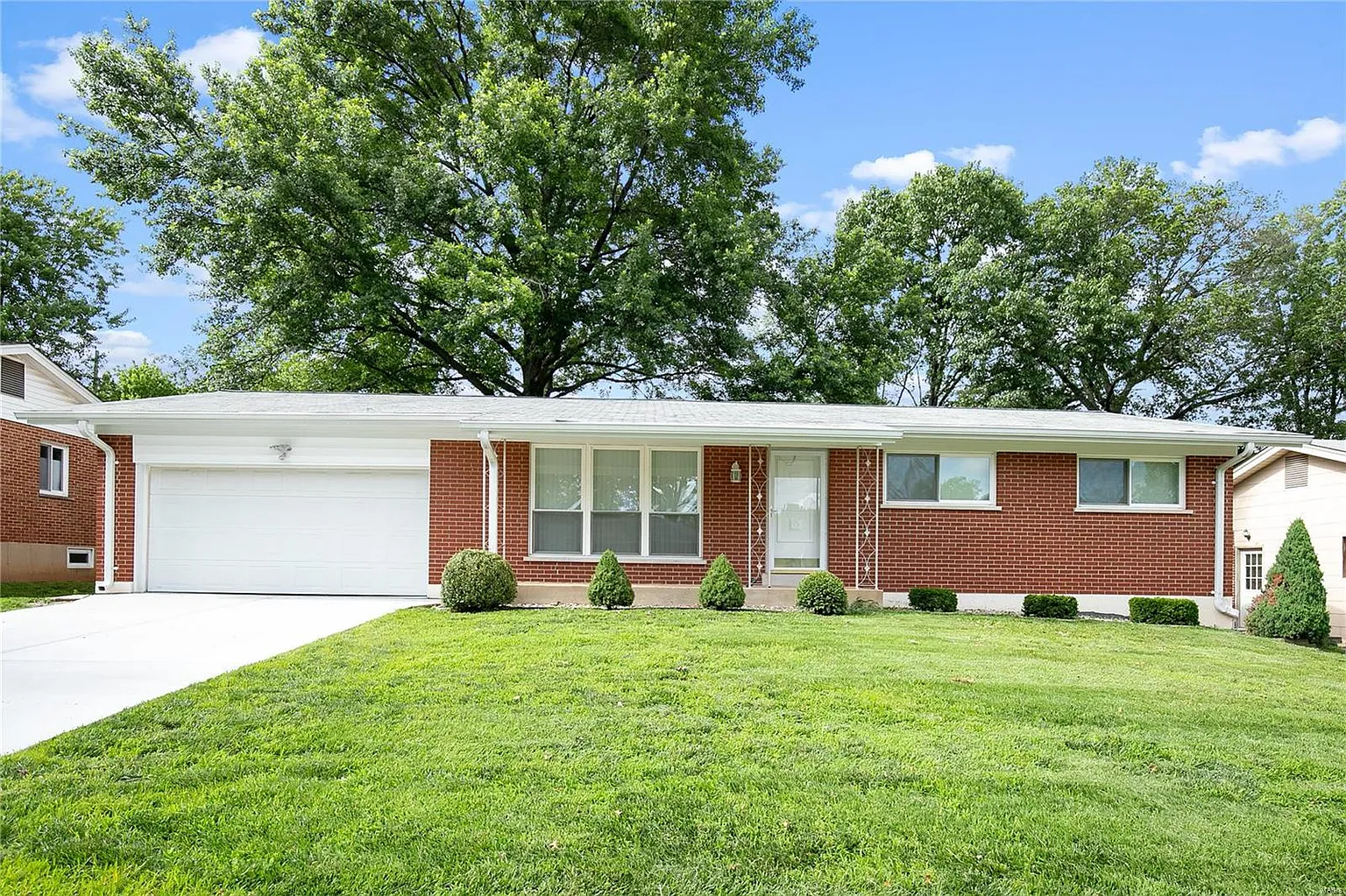 8928 Red Oak Dr photo 1