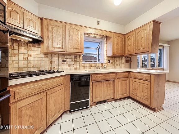 4th image of 4956 N Mont Clare Ave