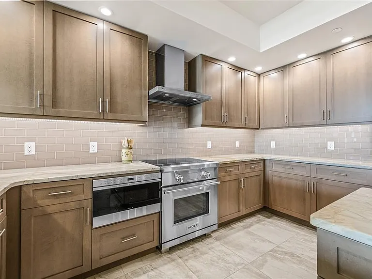 795 Collany Rd #205 — Photo 11