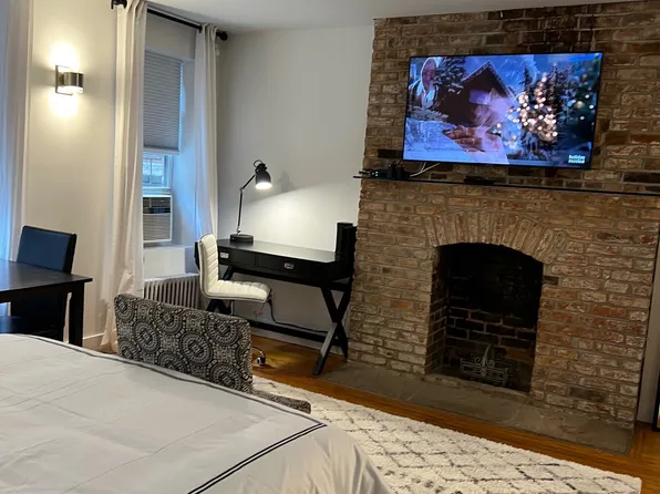 334 East 59th Street 1 image 2 of 7