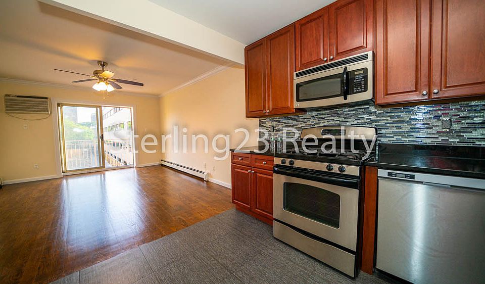 1st image of 2312 31st Dr APT 4R