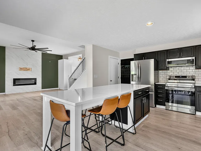 9166 Windy Creek Dr — Photo 6