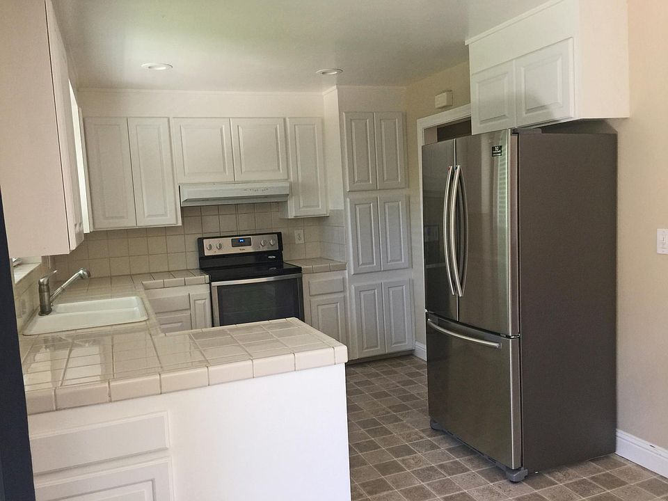1st image of 987 Desert Isle Dr