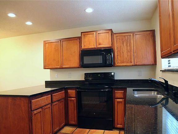 2nd image of 4 Deerfield Dr APT C