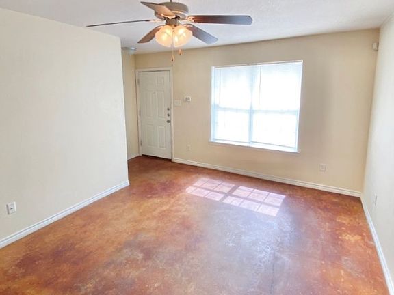 2nd image of 1307 Cavalry Ln APT C