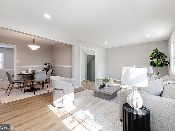 3rd image of 1427 Admiral Dr