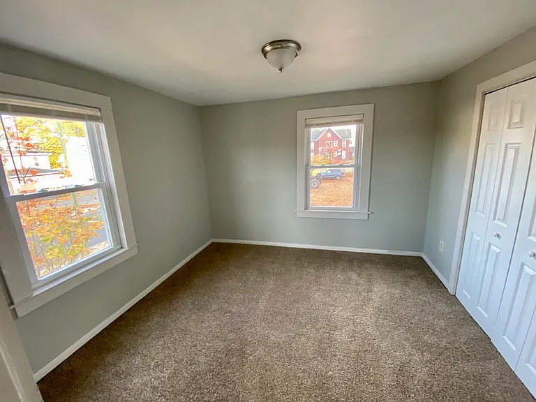 325 Main St — Photo 5
