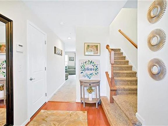 3rd image of 17 Pink Rose Ln