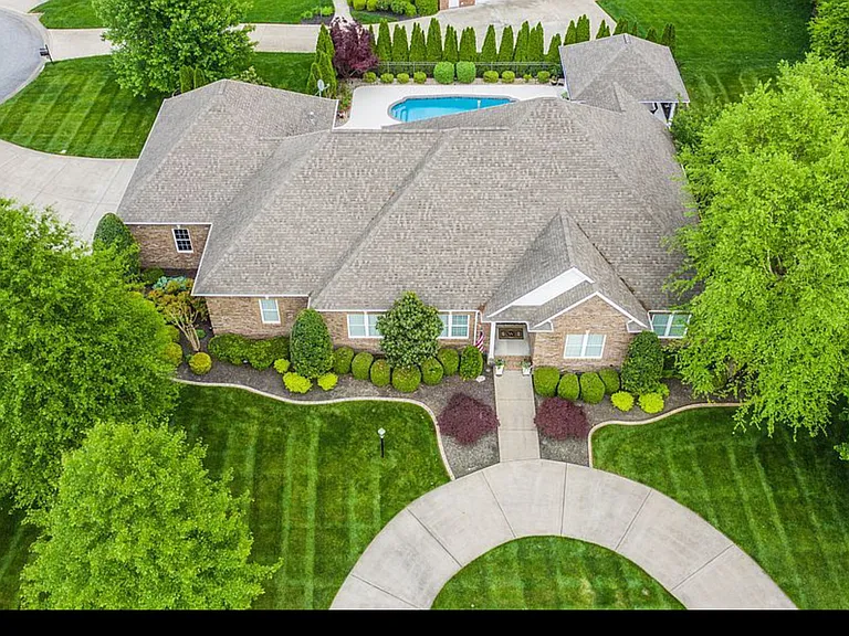 1834 Deerhaven Ln — Photo 1