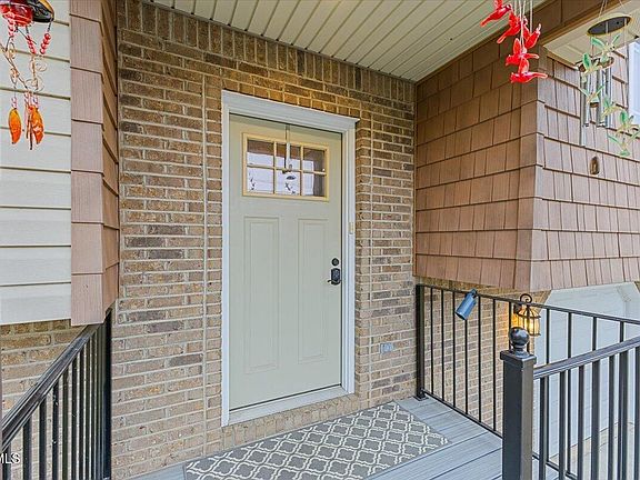 3rd image of 124 Grove Dr