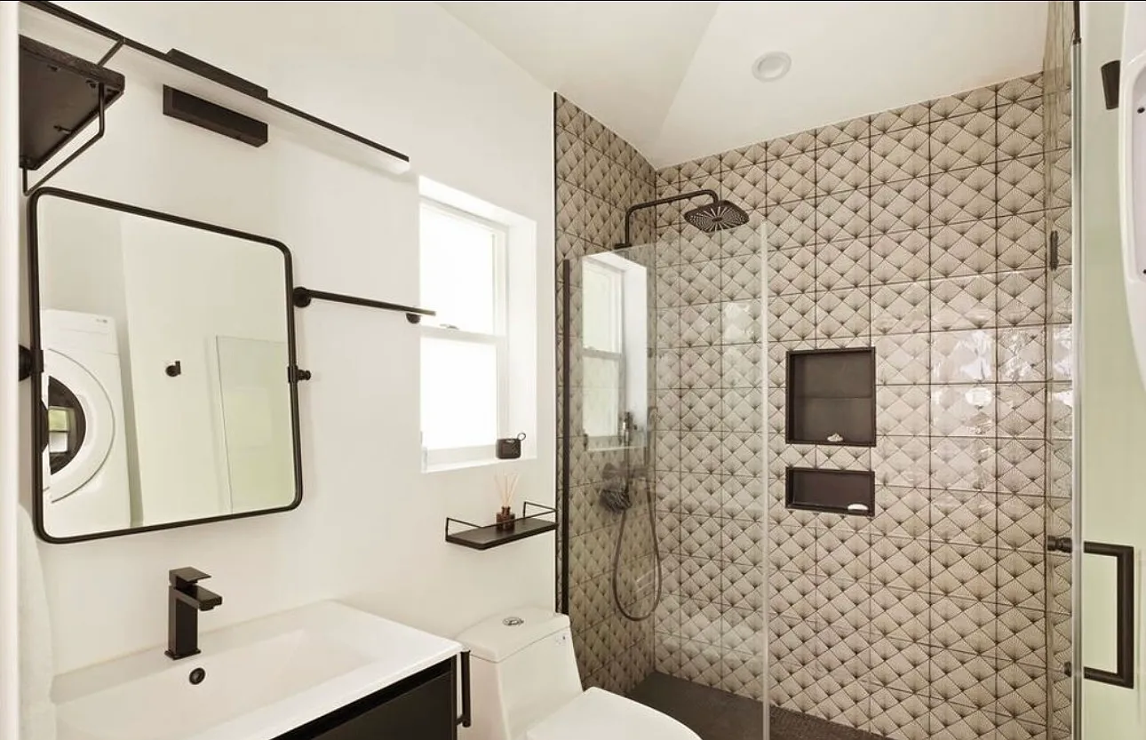 Studio, 400 sqft, $1,900 — Photo 3