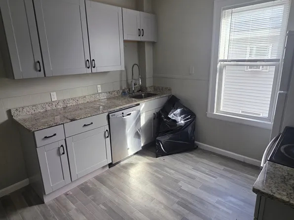 42 Beckford St APT 5, Beverly, MA 01915