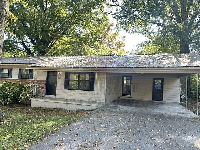 Great Location! 3BR/1.5BA House — Photo 2