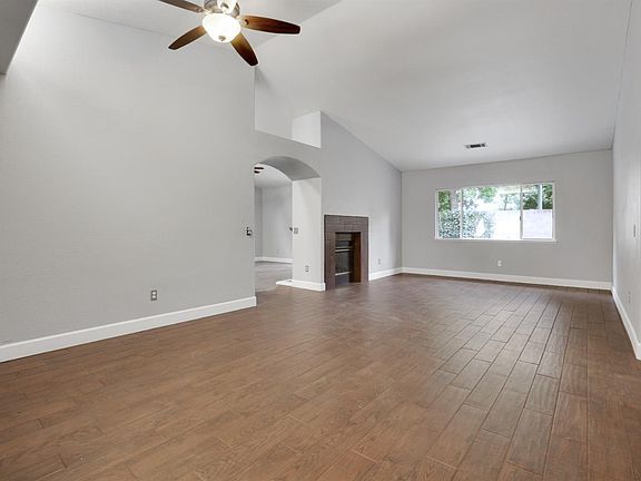 5th image of 4125 E Laurel Ave