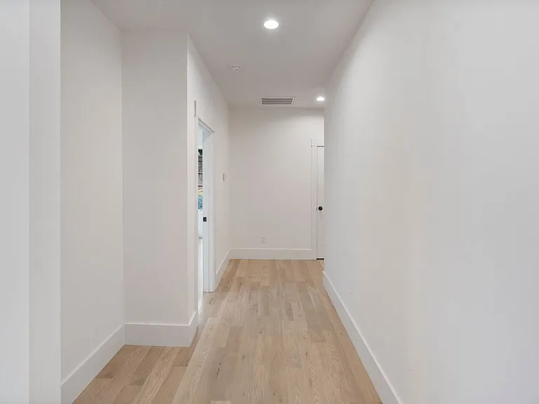 129 French St — Photo 11