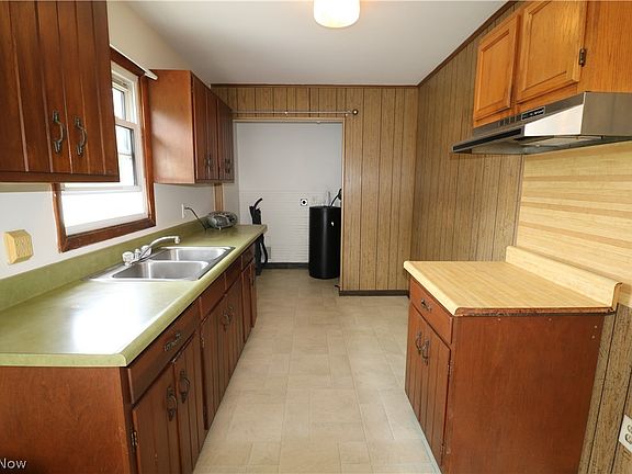 2nd image of 1881 Snyder Rd
