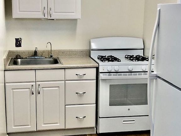 3rd image of 16795 Leroy Ave #2