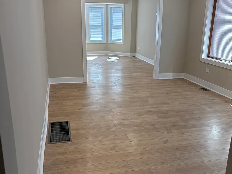 7616 S Winchester Ave — Photo 2