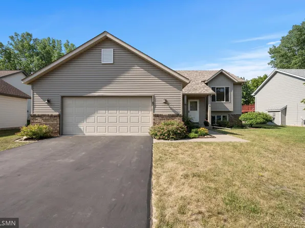 47 Maple Ln, Little Canada, MN 55117