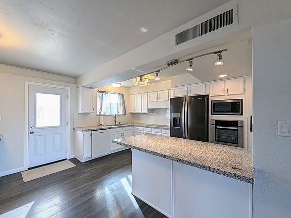 5th image of 1201 E La Jolla Dr