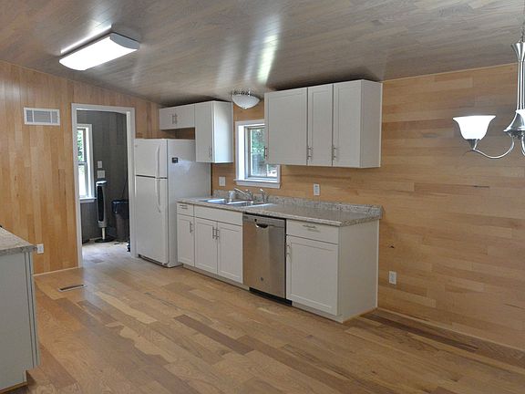 Kitchen back with dishwasher