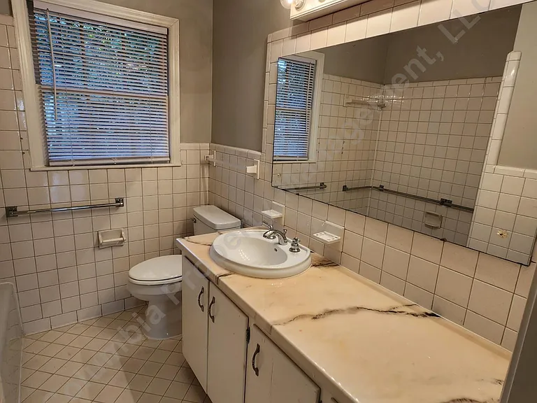 319 Kilbourne Rd — Photo 9