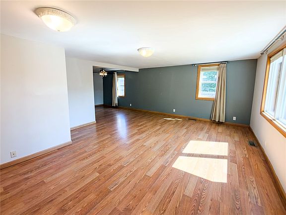 2nd image of 908 Pine St