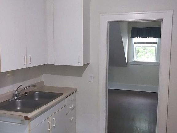 3rd image of 713 1/2 E 13th Ave