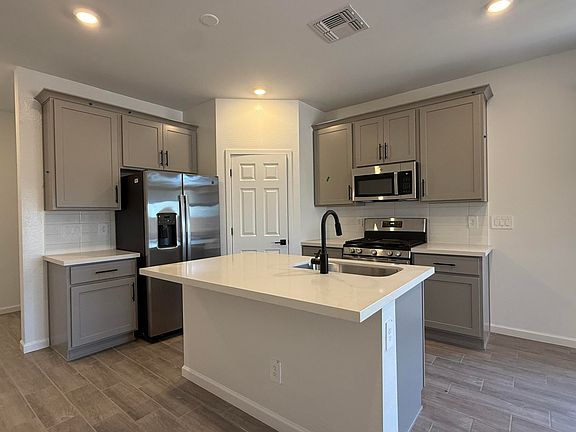 3rd image of 47385 W KENNER Drive
