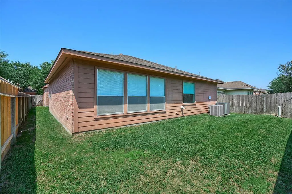 4 bed, 3.5 bath, 3031 sqft, $3,200 — Photo 3