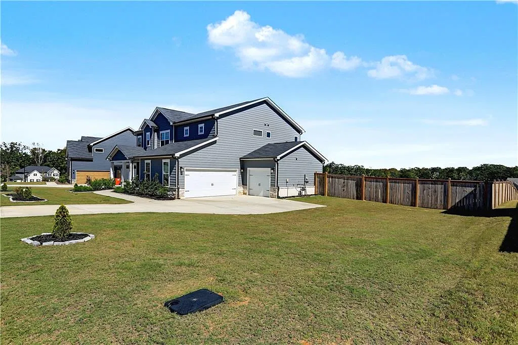 5 bed, 4.0 bath, 3403 sqft, $3,400 — Photo 4