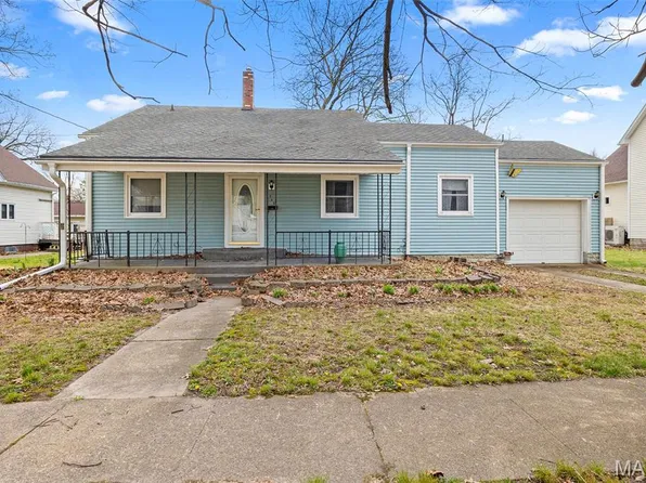 115 W South St, Nokomis, IL 62075