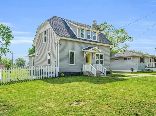 510 S 5th St, Fisher, IL 61843
