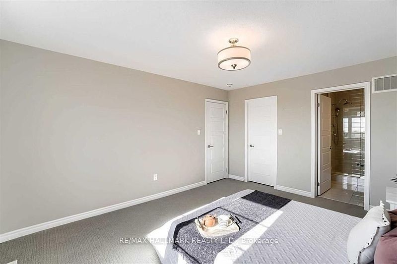 Oakville Townhouse for rent - 4 Bedrooms — photo 15