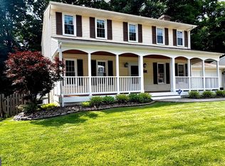 8018 Diving Cliff Ln, Springfield, VA 22153