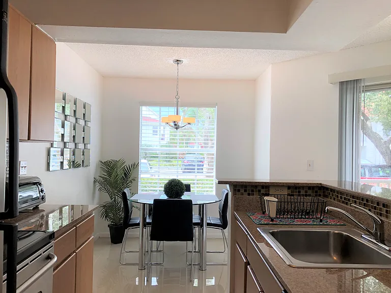 11582 Westwood Blvd — Photo 4