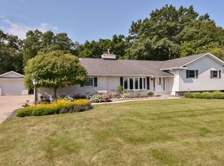 7237 Valley Ct, Hartford, WI 53027