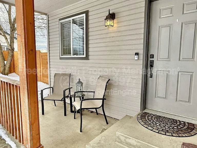 1382 W Tanager Ave — Photo 4