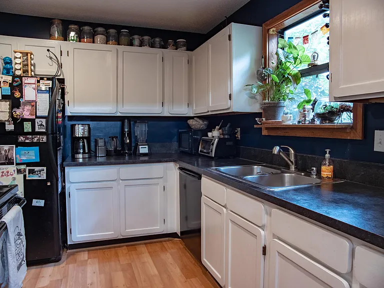 210 Cedarwood Ln — Photo 3