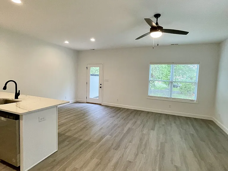 137 Independence Ln — Photo 9