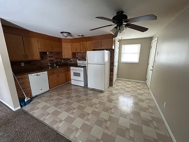 2396 Trentwood Dr SE — Photo 2