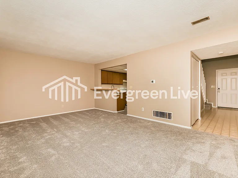 2465 Cross Village Dr — Photo 5