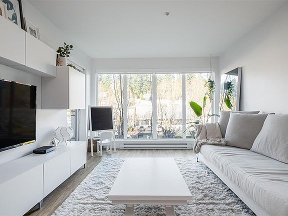 3rd image of 1061 Marine Dr #311