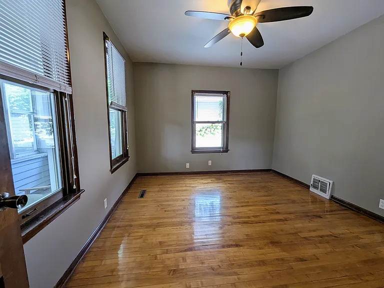 72 Maria Ave — Photo 11