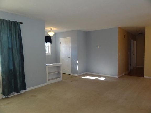 4th image of 1807 E Memorial Dr