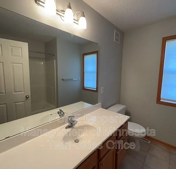 1033 Traditions Ct — Photo 12